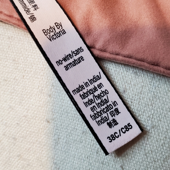 Victoria's Secret Body by Victoria No-Wire Bra - Picture 6 of 7